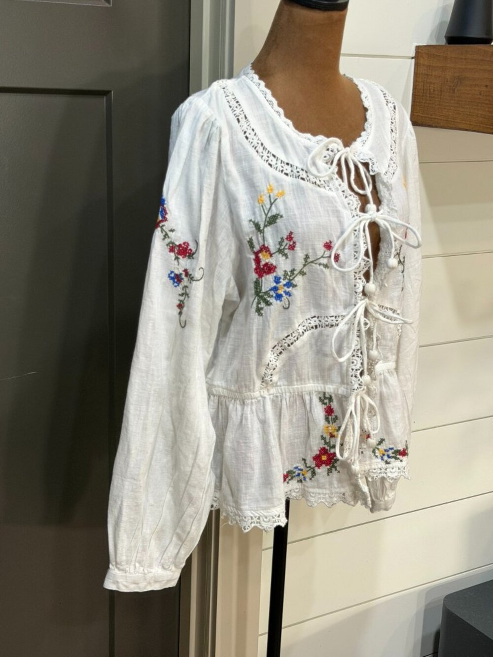 Jennifer & Grace Boho Embroidered Tie‑Front Top –100% Cotton  Sz L Excellent - Picture 13 of 13